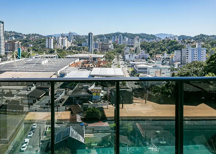 Village Lofts a 5 minutos da Vila Germânica com piscina aquecida no terraço
