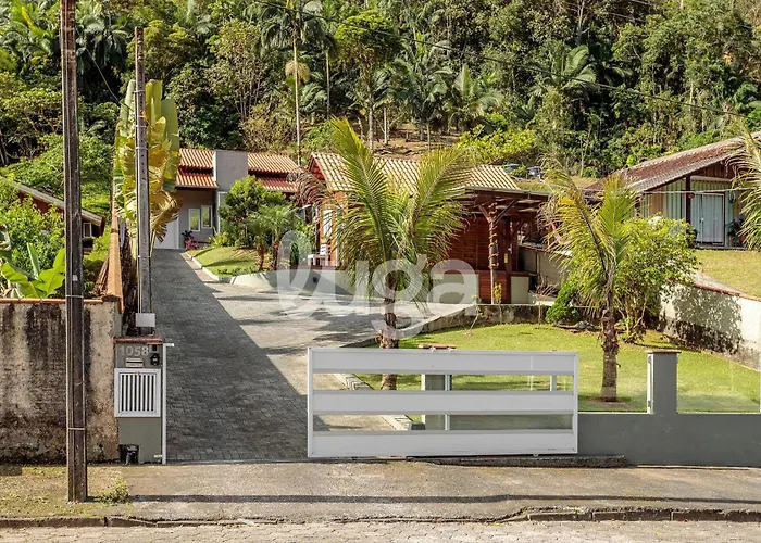 Cabana Coração: Romantismo, Banheira e Natureza